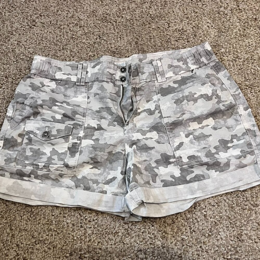 Time and Tru Camo Shorts 14
